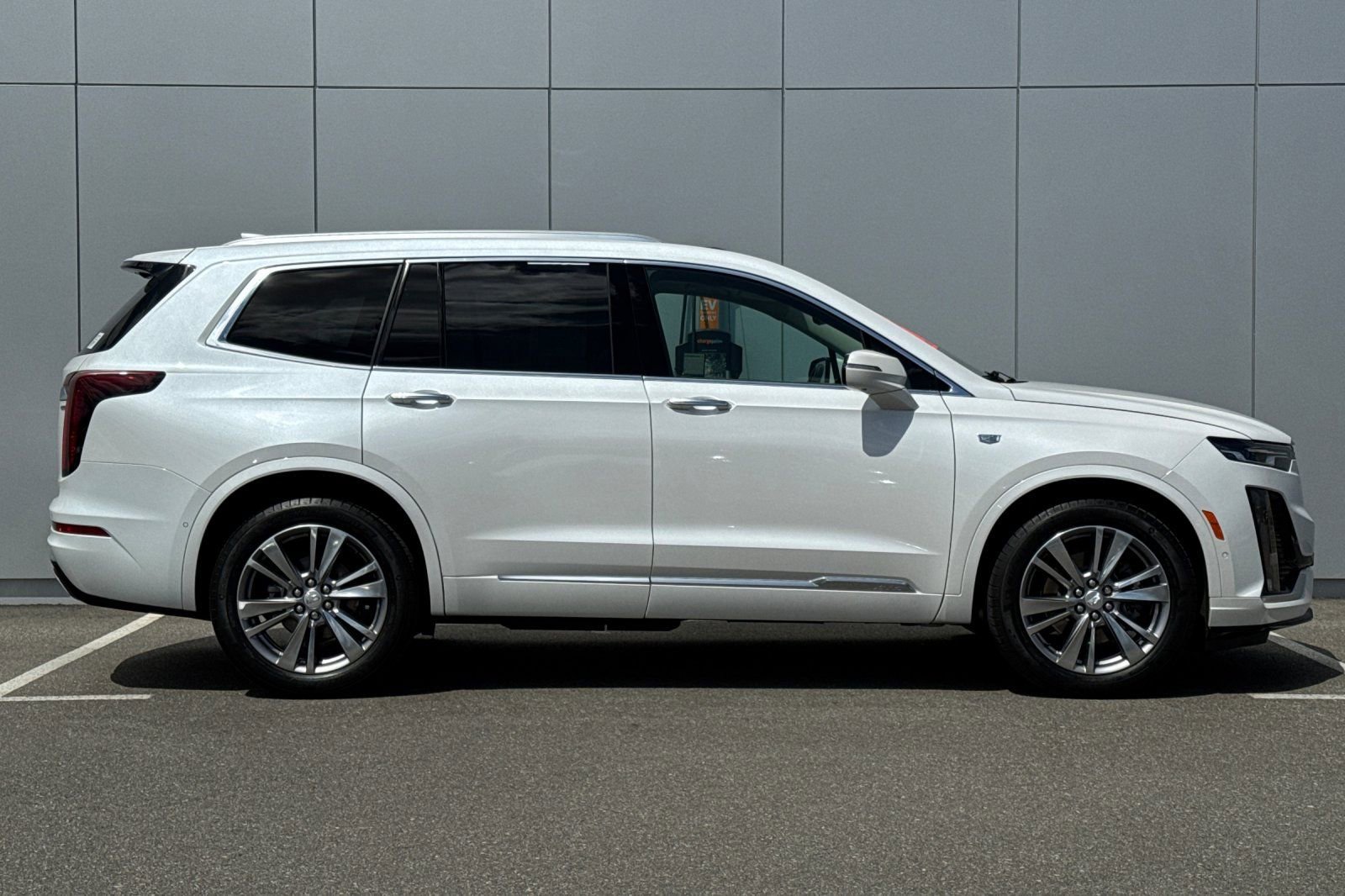 Used 2024 Cadillac XT6 Premium Luxury w/ Technology Package image 6