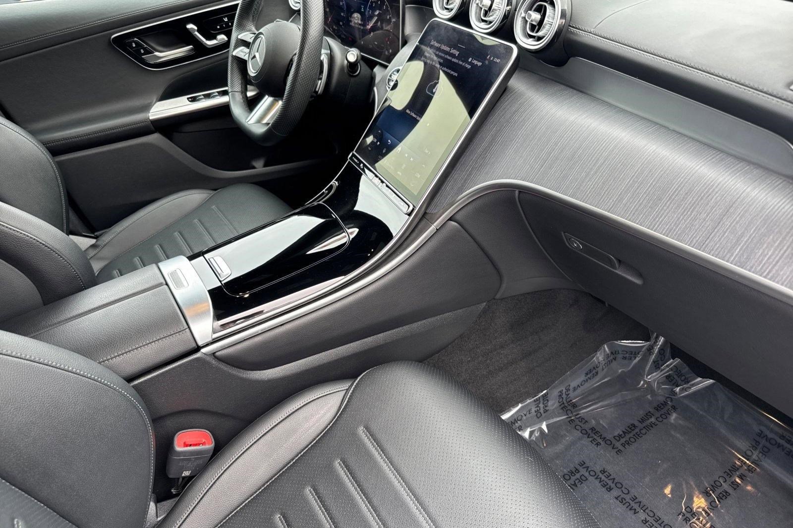 Used 2025 Mercedes-Benz GLC 300 4MATIC image 34
