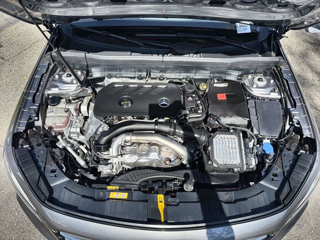 Used 2024 Mercedes-Benz GLB 250 4MATIC w/ Driver Assistance Package image 18