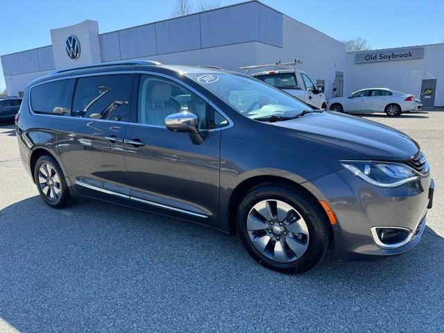 Used 2018 Chrysler Pacifica Limited w/ Advanced Safetytec Group image 3