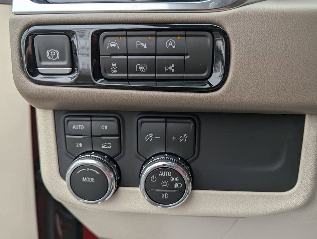 New 2026 GMC Yukon XL Denali w/ Sun & Power Step Package AWD/4WD image 18