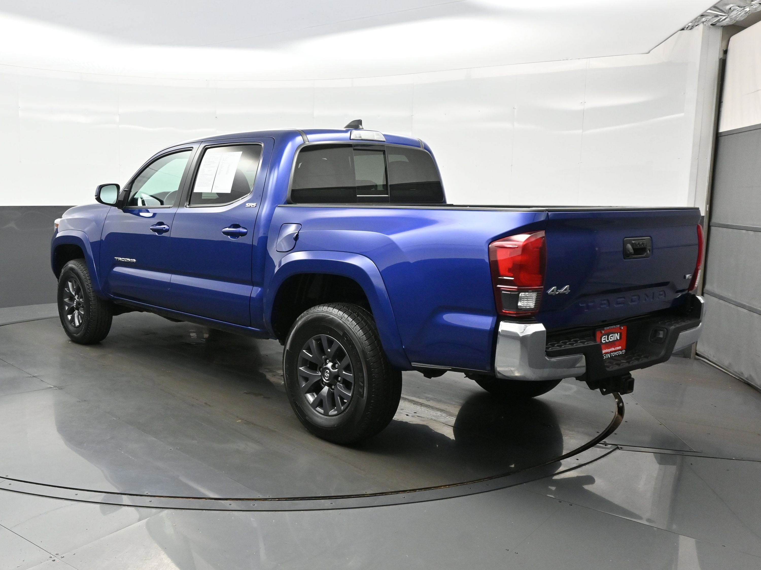 Used 2023 Toyota Tacoma SR5 AWD/4WD image 4