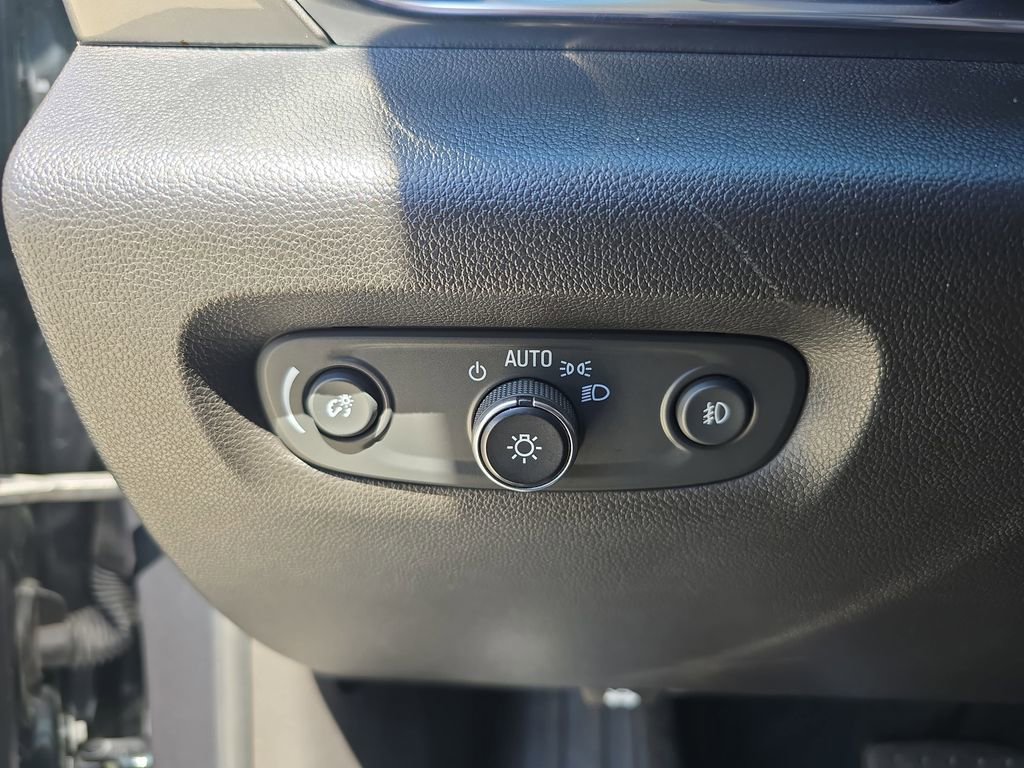 Used 2021 Chevrolet Traverse RS image 30