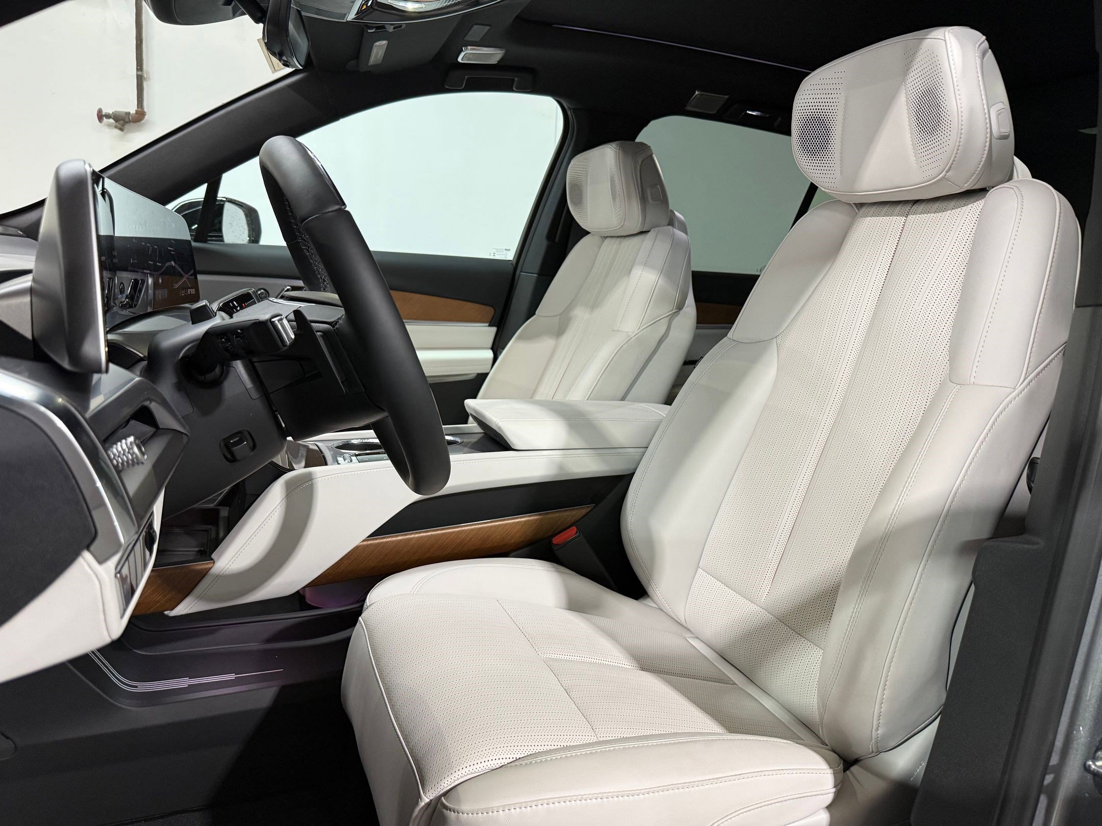 New 2026 Cadillac Vistiq Sport image 25