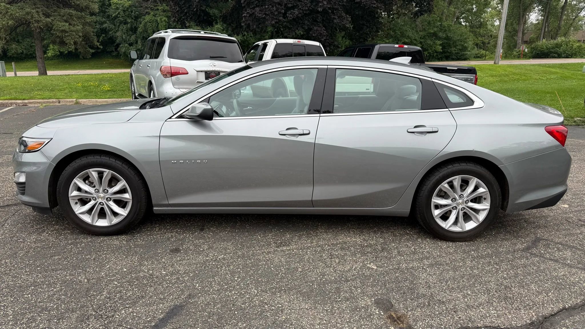 Used 2023 Chevrolet Malibu LT image 2