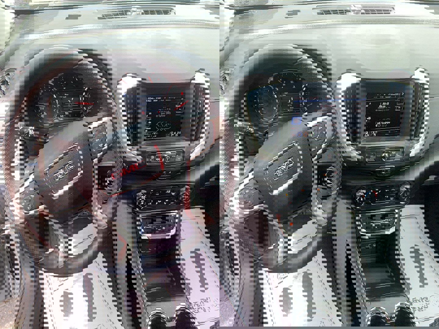 Used 2023 GMC Terrain SLE image 15