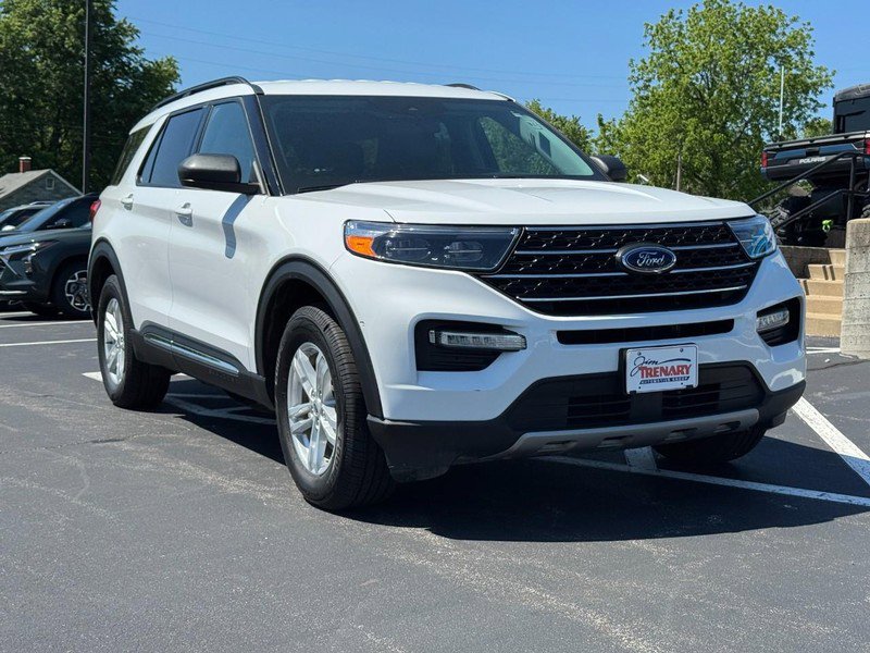 Used 2022 Ford Explorer XLT w/ Equipment Group 202A AWD/4WD image 2