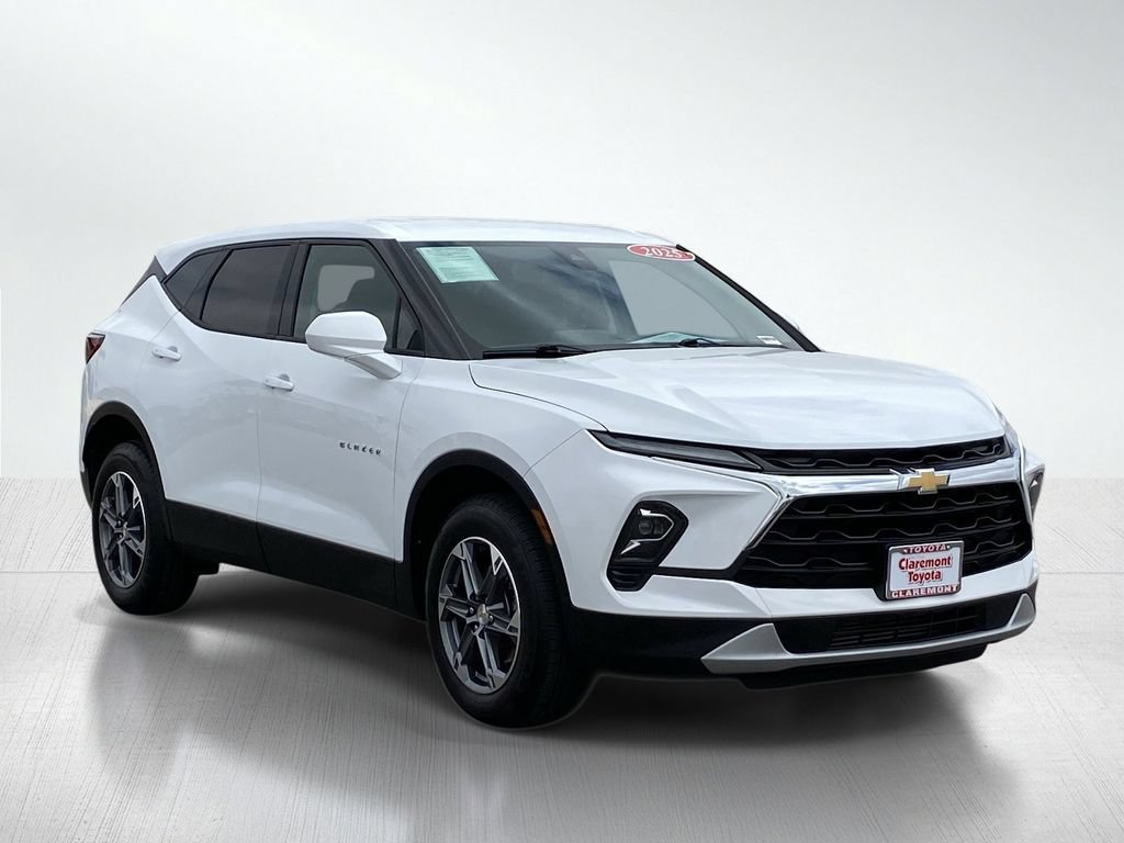 Used 2025 Chevrolet Blazer LT FWD image 12