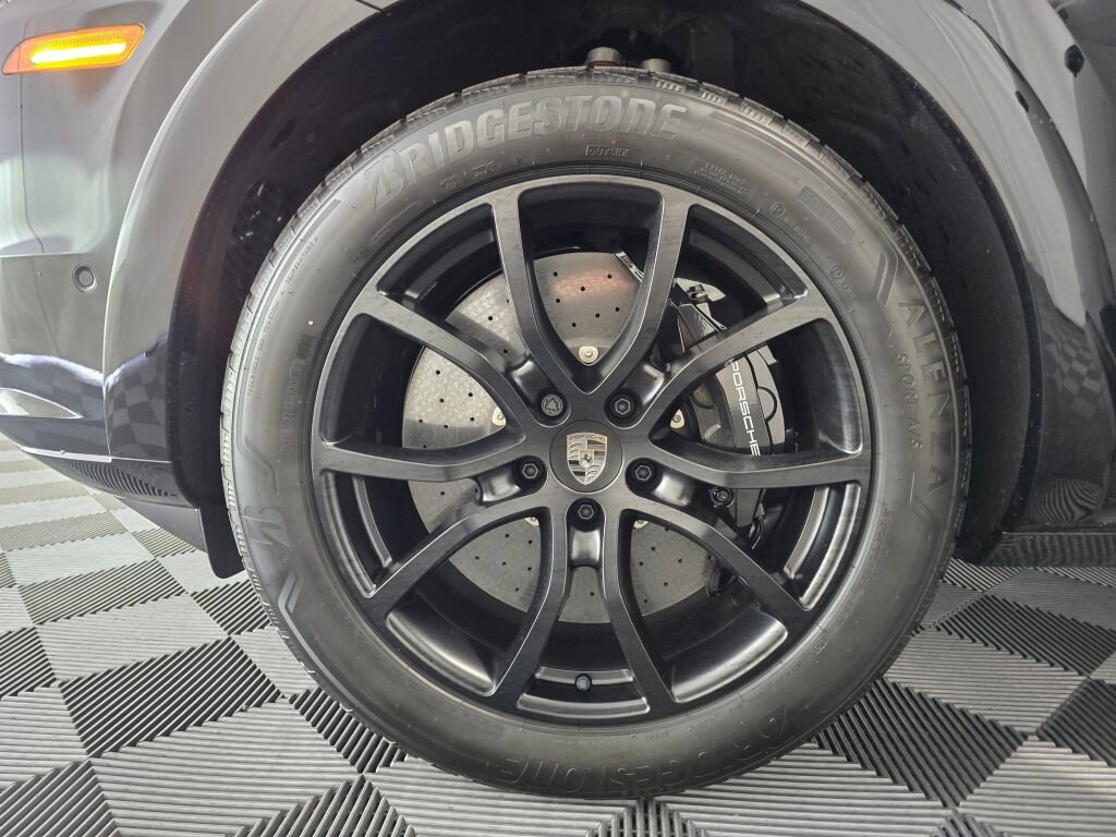 New 2026 Porsche Cayenne Turbo AWD/4WD image 36