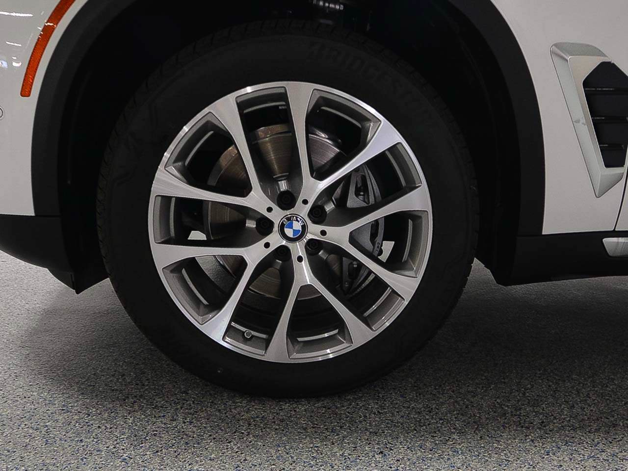 Used 2026 BMW X5 xDrive40i w/ Premium Package AWD/4WD image 5