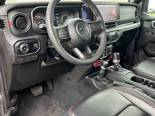 Used 2025 Jeep Wrangler Unlimited Rubicon AWD/4WD image 16