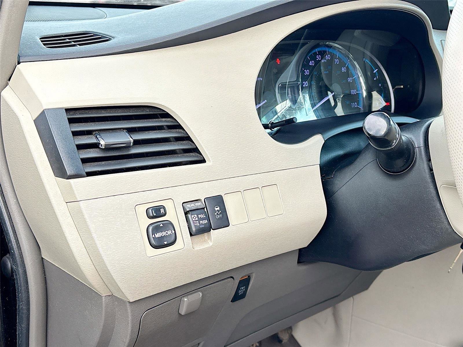 Used 2014 Toyota Sienna XLE image 10