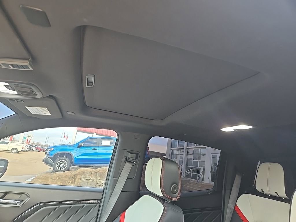 Used 2023 GMC Canyon AT4X image 9