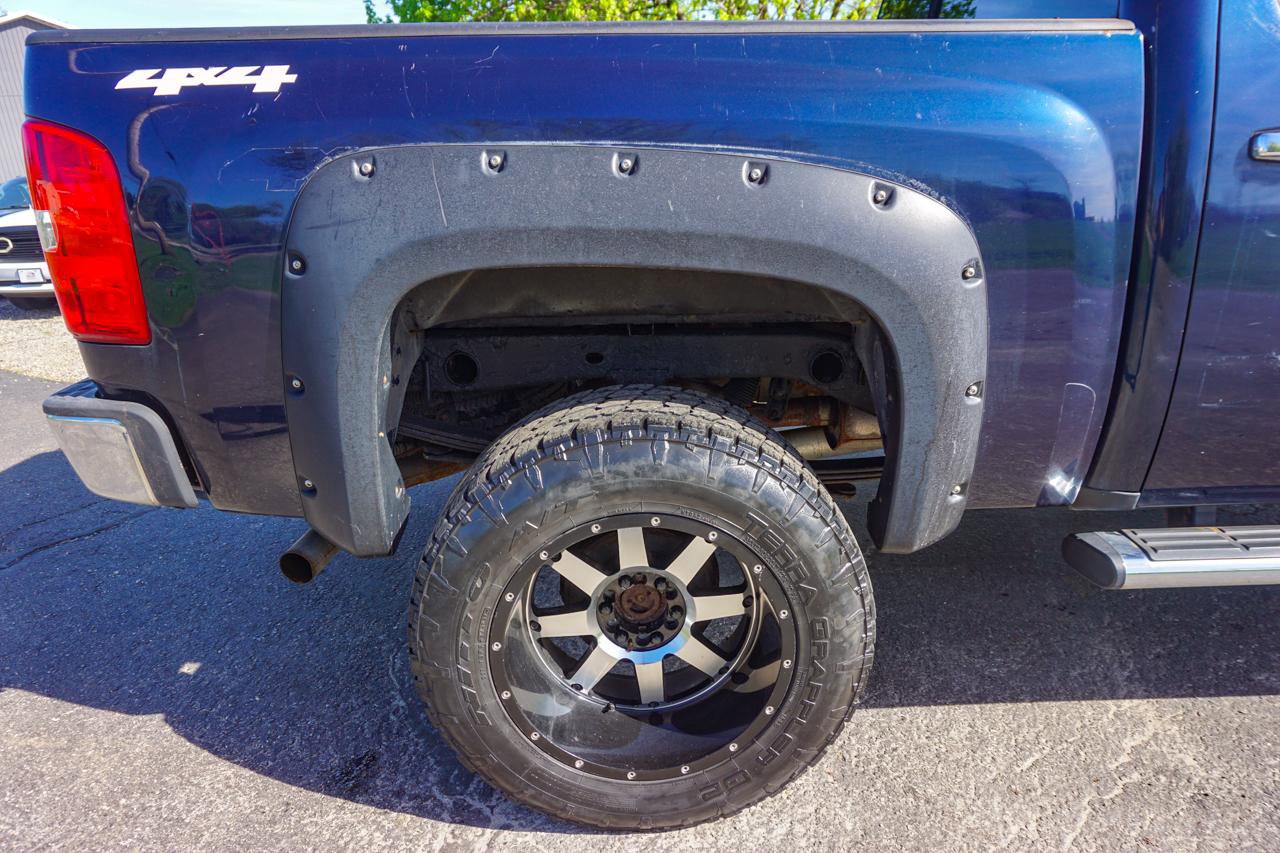 Used 2007 Chevrolet Silverado 1500 LTZ w/ Safety Package AWD/4WD image 33