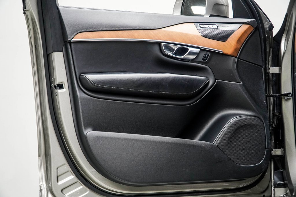 Used 2020 Volvo XC90 T8 Inscription image 32