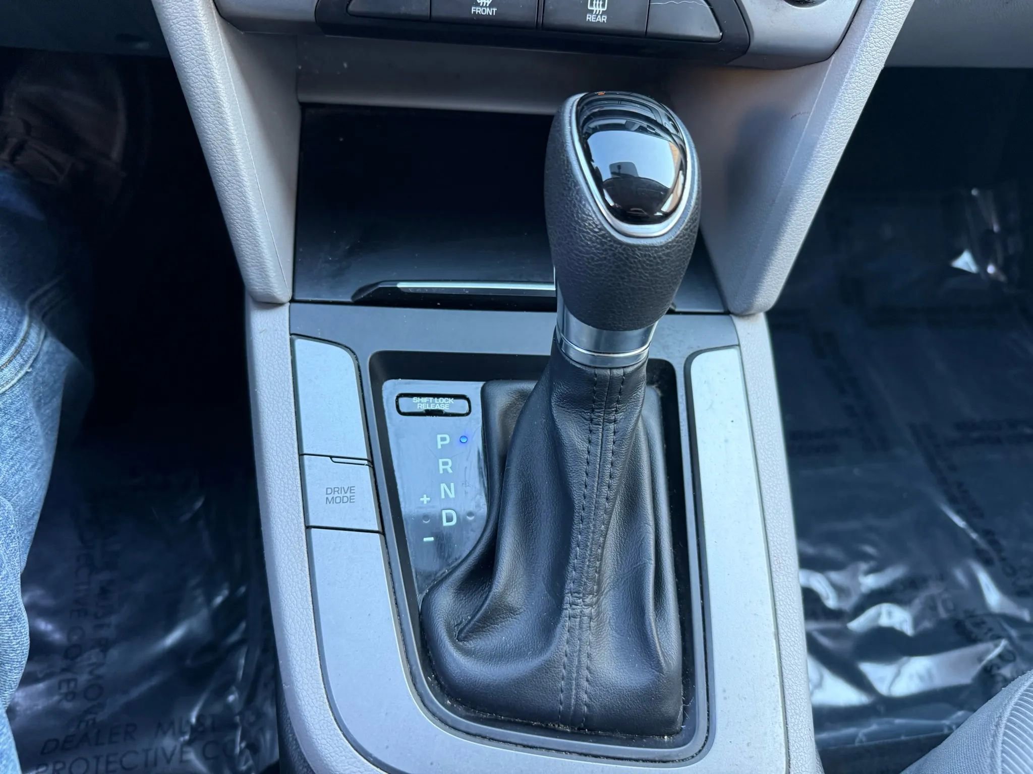 Used 2017 Hyundai Elantra SE image 18