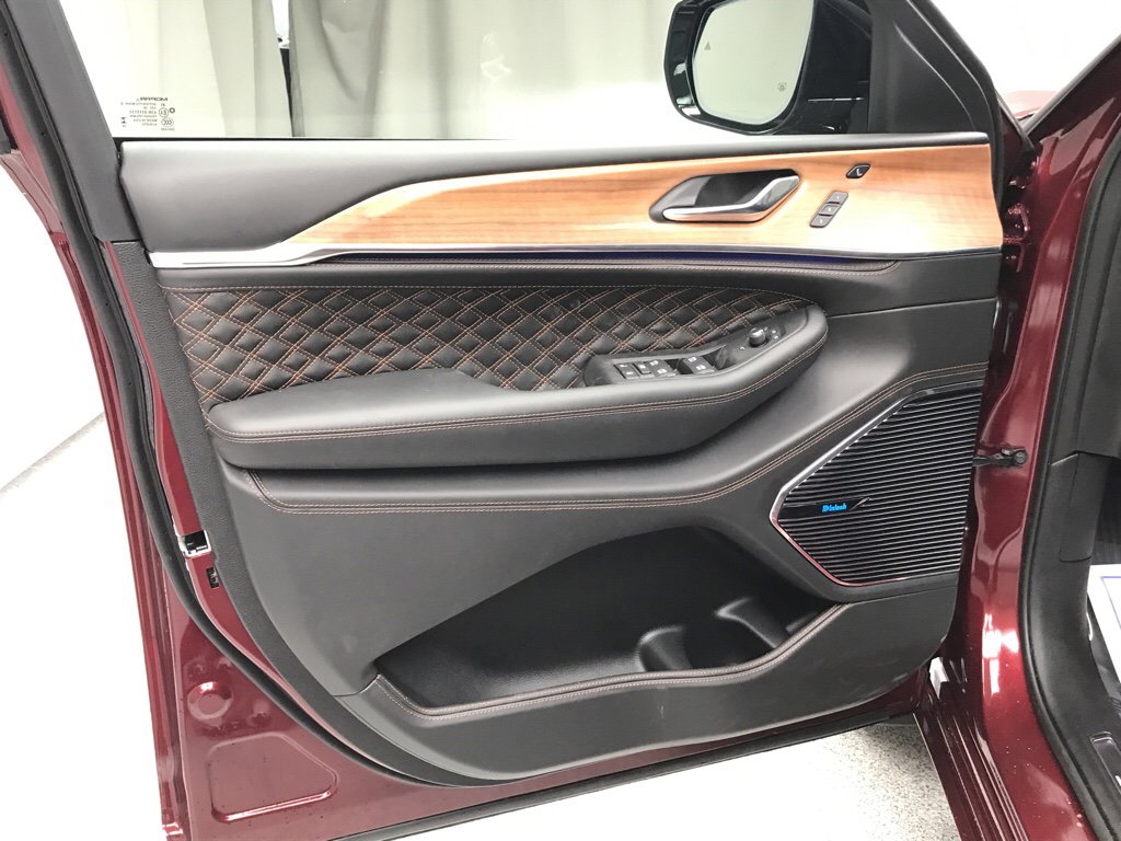 New 2026 Jeep Grand Cherokee L Summit image 3