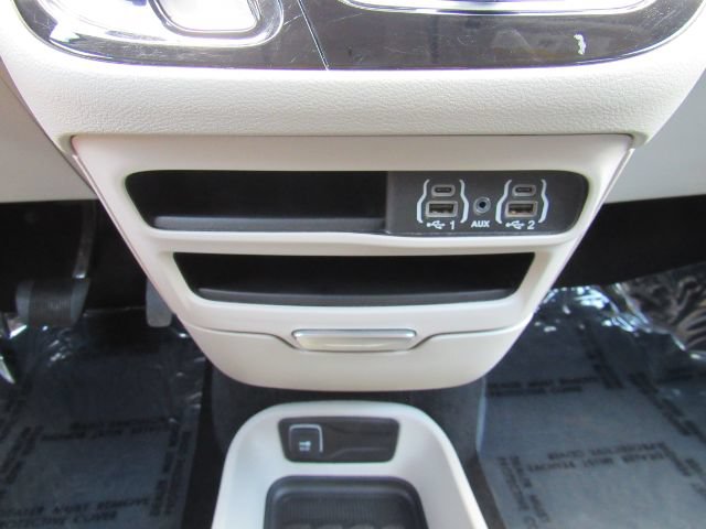 Used 2024 Chrysler Pacifica Touring-L FWD image 51