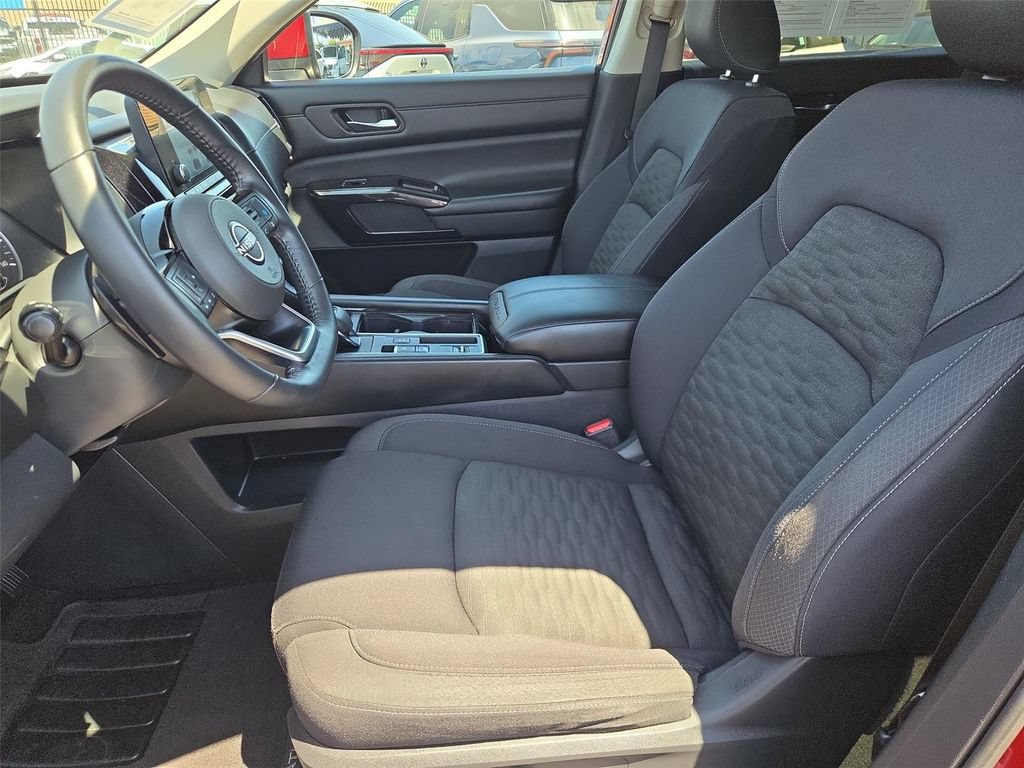 Used 2022 Nissan Pathfinder SV FWD image 11