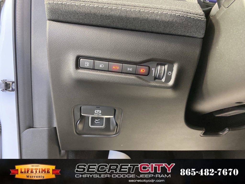 New 2026 Jeep Cherokee Laredo image 15