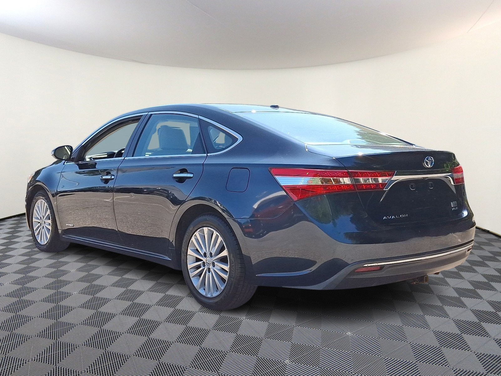 Used 2015 Toyota Avalon XLE Premium FWD image 4