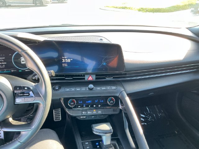 Used 2025 Hyundai Elantra SEL FWD image 21