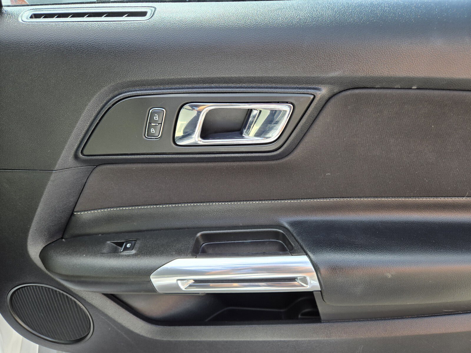 Used 2015 Ford Mustang Coupe RWD image 14