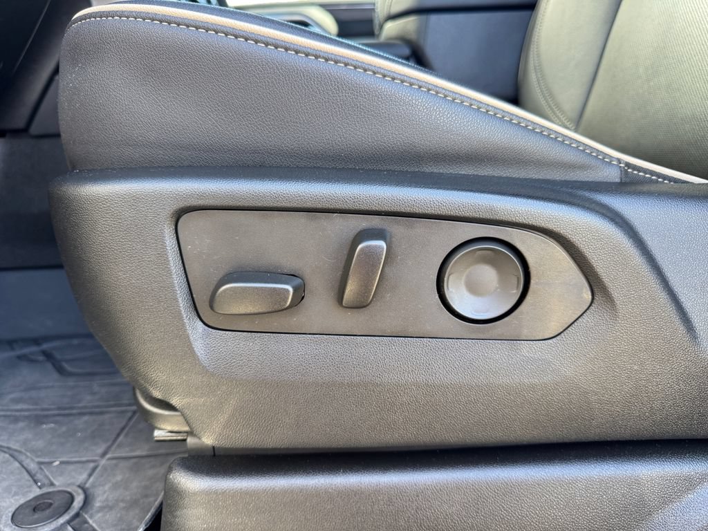 Used 2023 Chevrolet Tahoe Premier w/ Advanced Technology Package RWD image 11