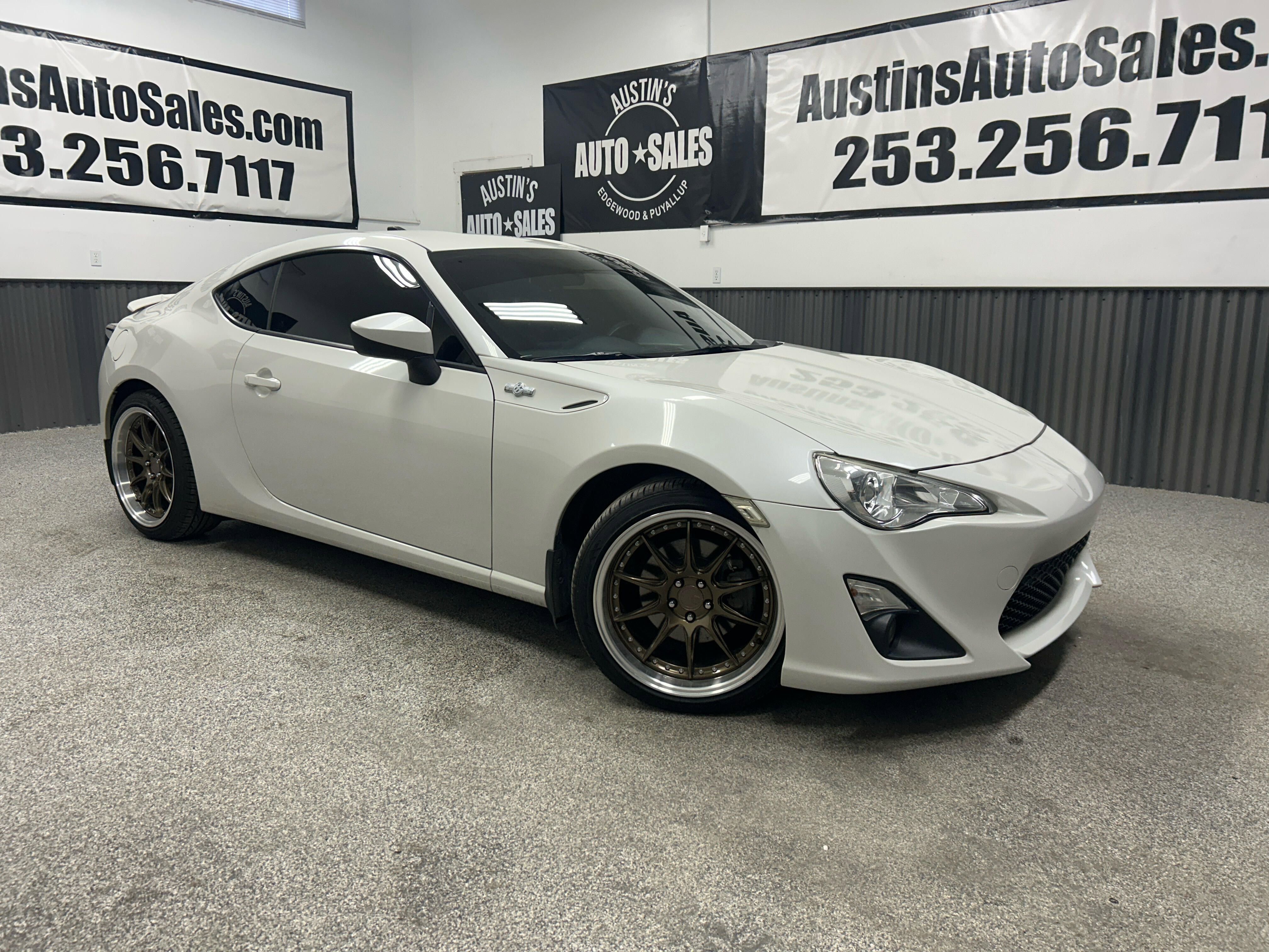 Used 2015 Scion FR-S image 1