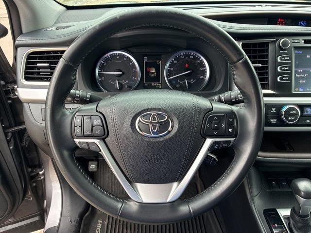 Used 2019 Toyota Highlander XLE AWD/4WD image 35