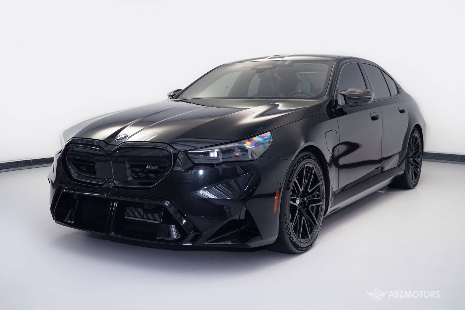 Used 2026 BMW M5 w/ Carbon Package image 2