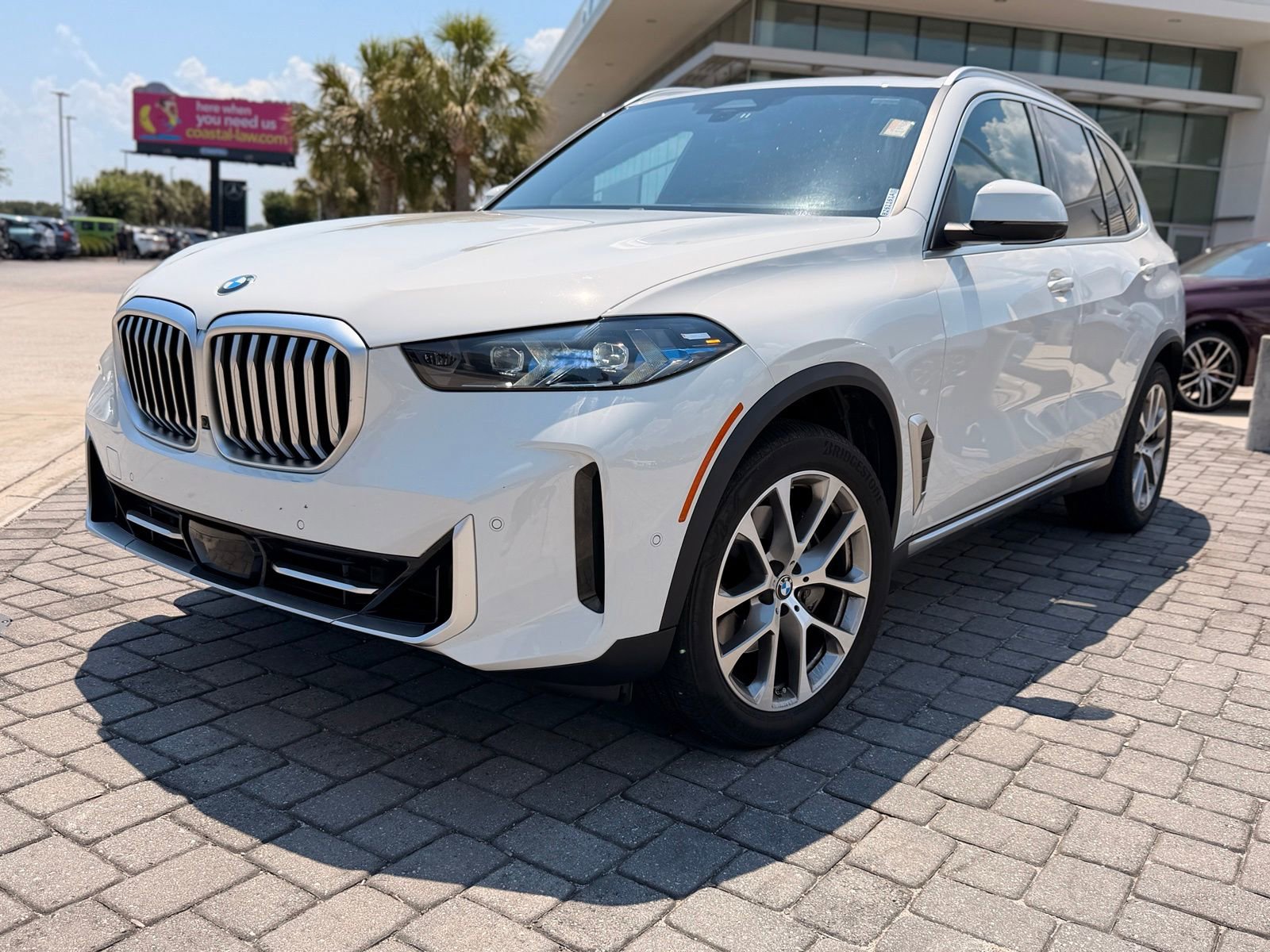 Certified 2025 BMW X5 xDrive40i w/ Premium Package AWD/4WD image 1