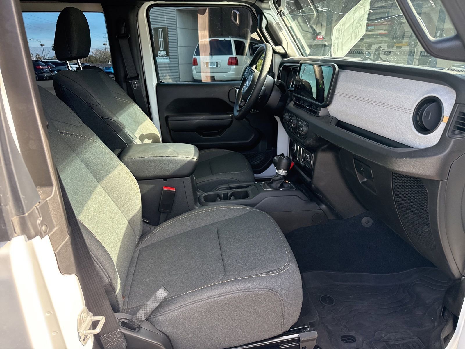Used 2025 Jeep Wrangler Sport AWD/4WD image 13