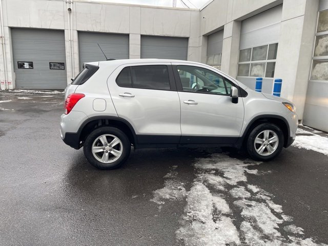Used 2022 Chevrolet Trax LS w/ Tint and Cruise Package image 9