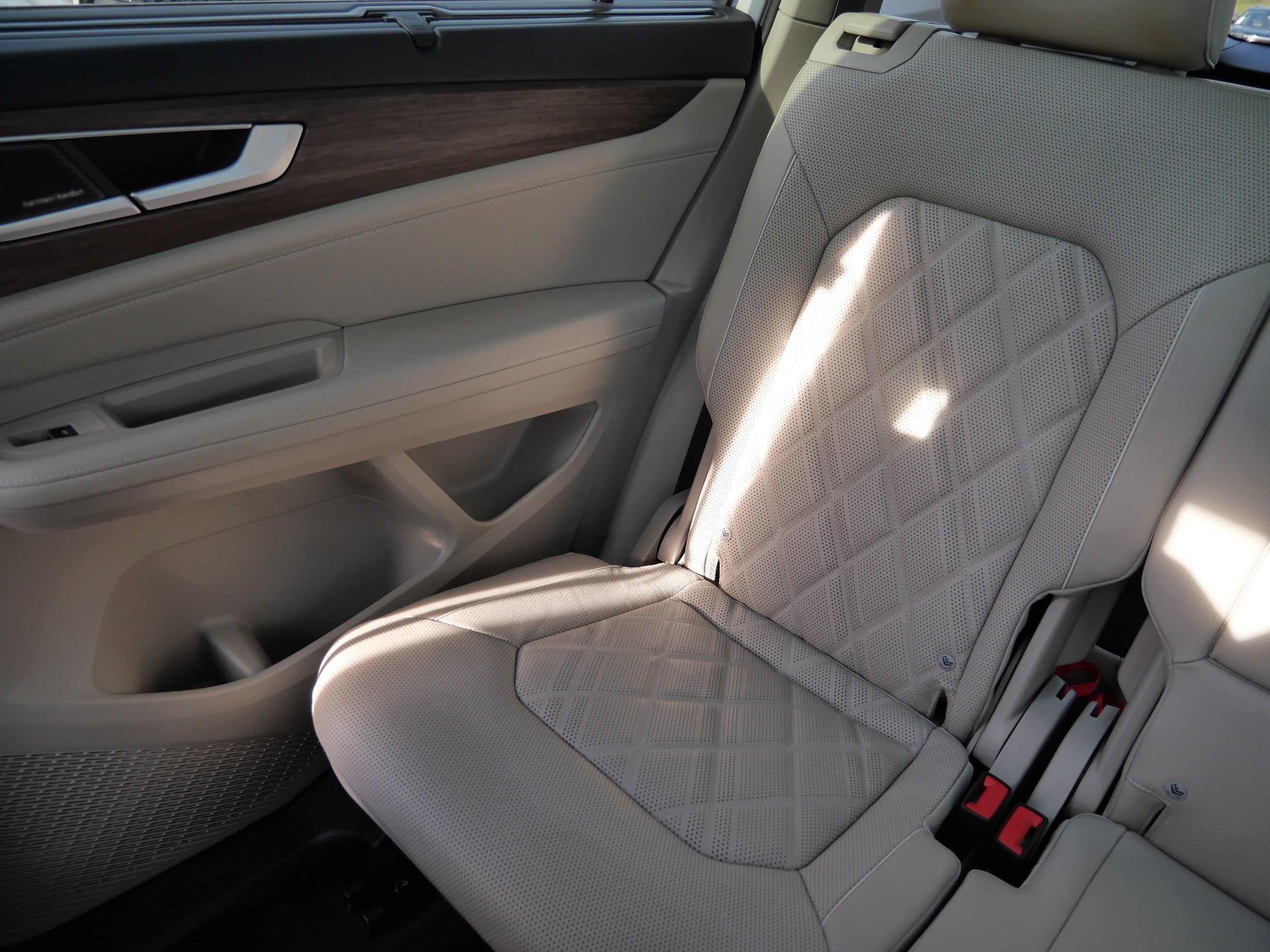 Certified 2024 Volkswagen Atlas SEL Premium R-Line image 12