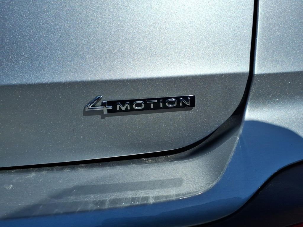 Certified 2025 Volkswagen Taos SE image 7