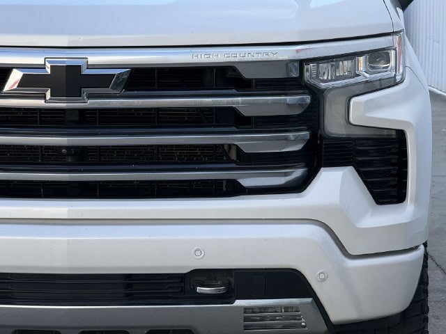 Used 2023 Chevrolet Silverado 1500 High Country w/ Technology Package AWD/4WD image 9