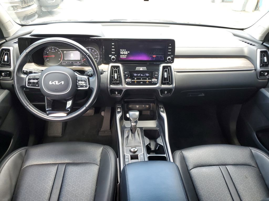 Certified 2022 Kia Sorento EX w/ Panoramic Sunroof Package image 11