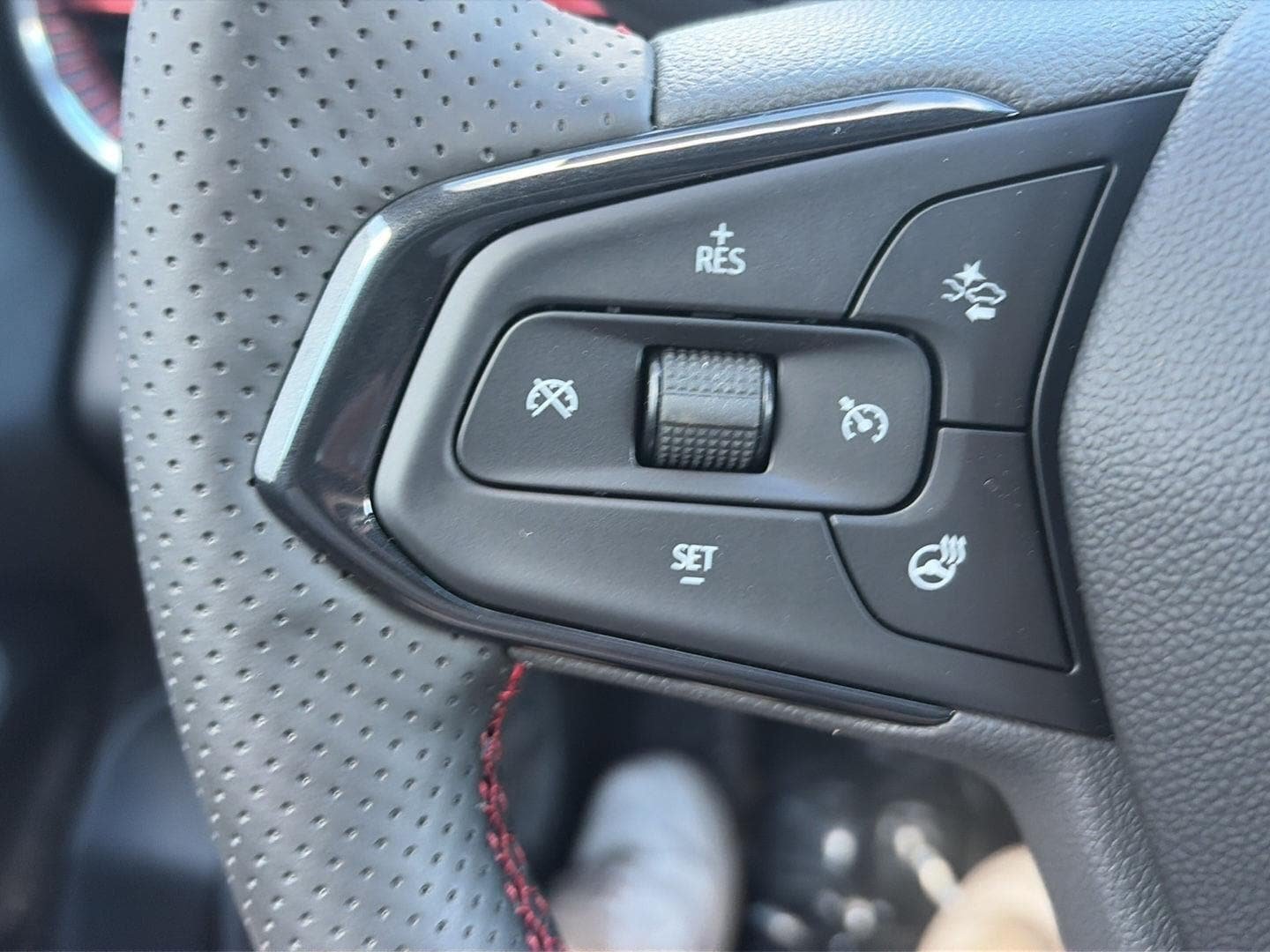 New 2026 Chevrolet Trax RS w/ Sunroof Package FWD image 11