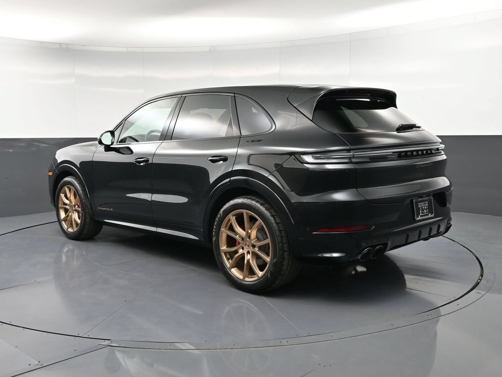 Certified 2025 Porsche Cayenne S AWD/4WD image 3