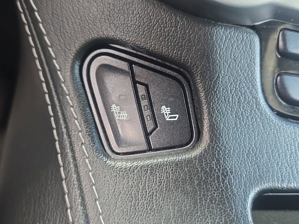 Used 2019 Chevrolet Suburban LT AWD/4WD image 12