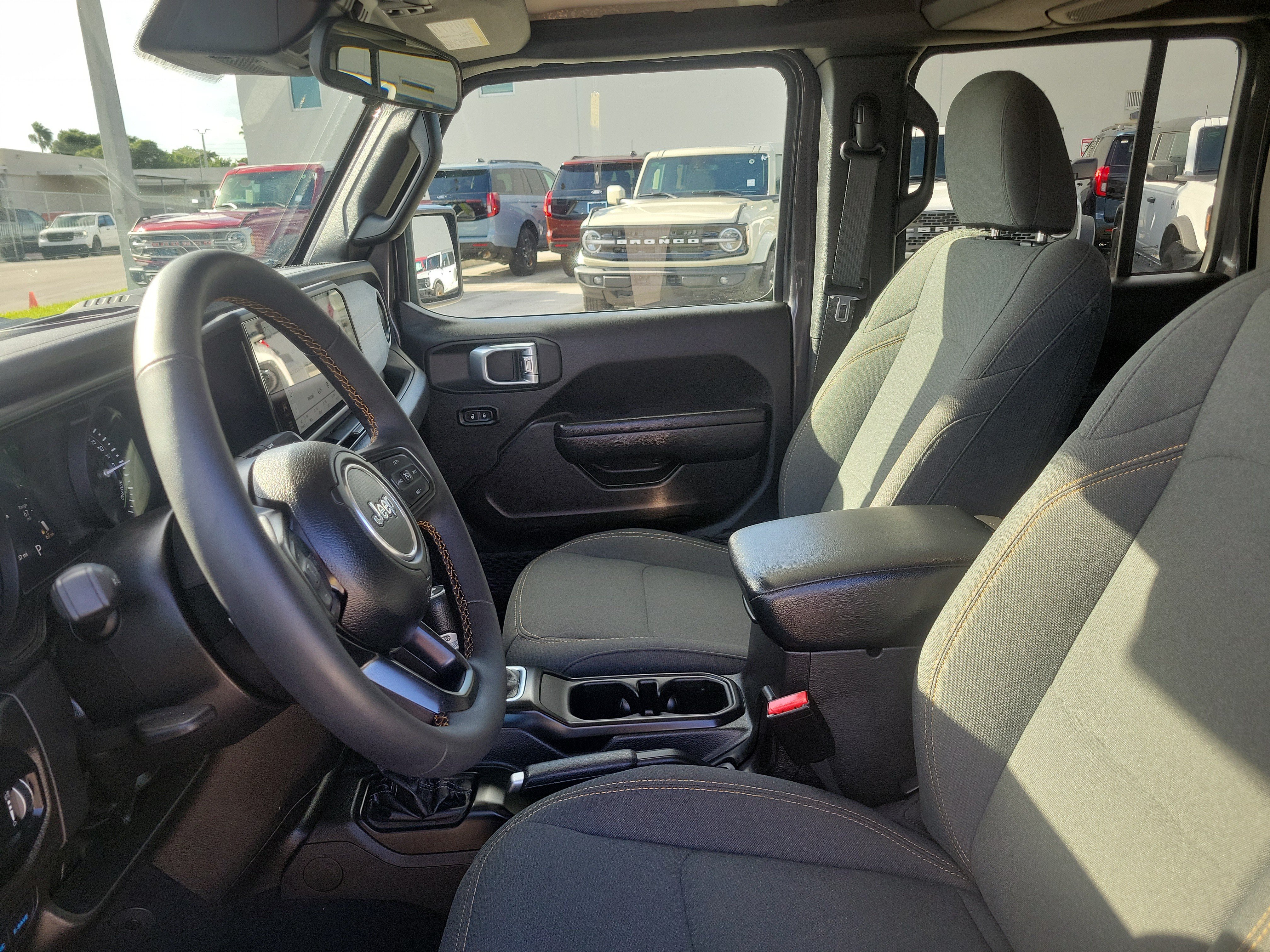 Used 2024 Jeep Wrangler Unlimited AWD/4WD image 11