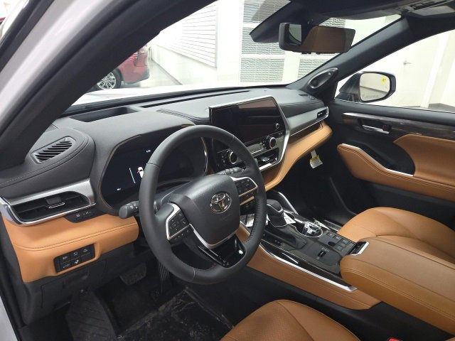 New 2026 Toyota Highlander Platinum image 21