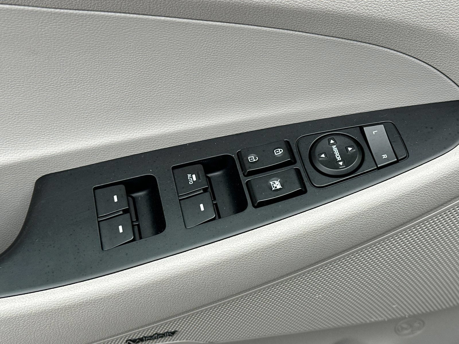 Used 2019 Hyundai Tucson Sport FWD image 11