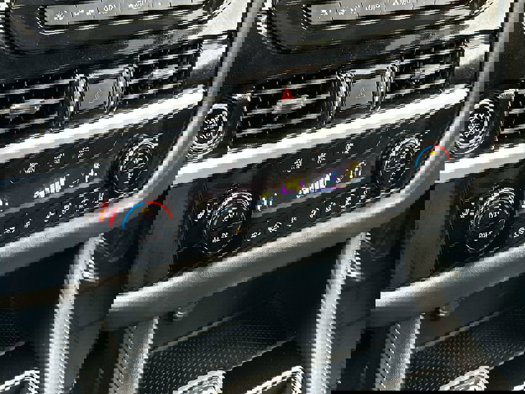 Used 2024 Nissan Pathfinder SV image 18