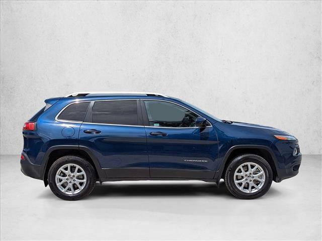 Used 2018 Jeep Cherokee Latitude w/ Cold Weather Group AWD/4WD image 4