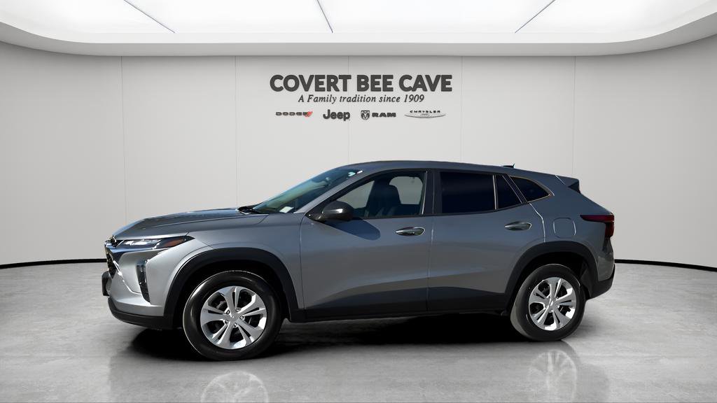 Used 2024 Chevrolet Trax LS w/ Driver Confidence Package image 4