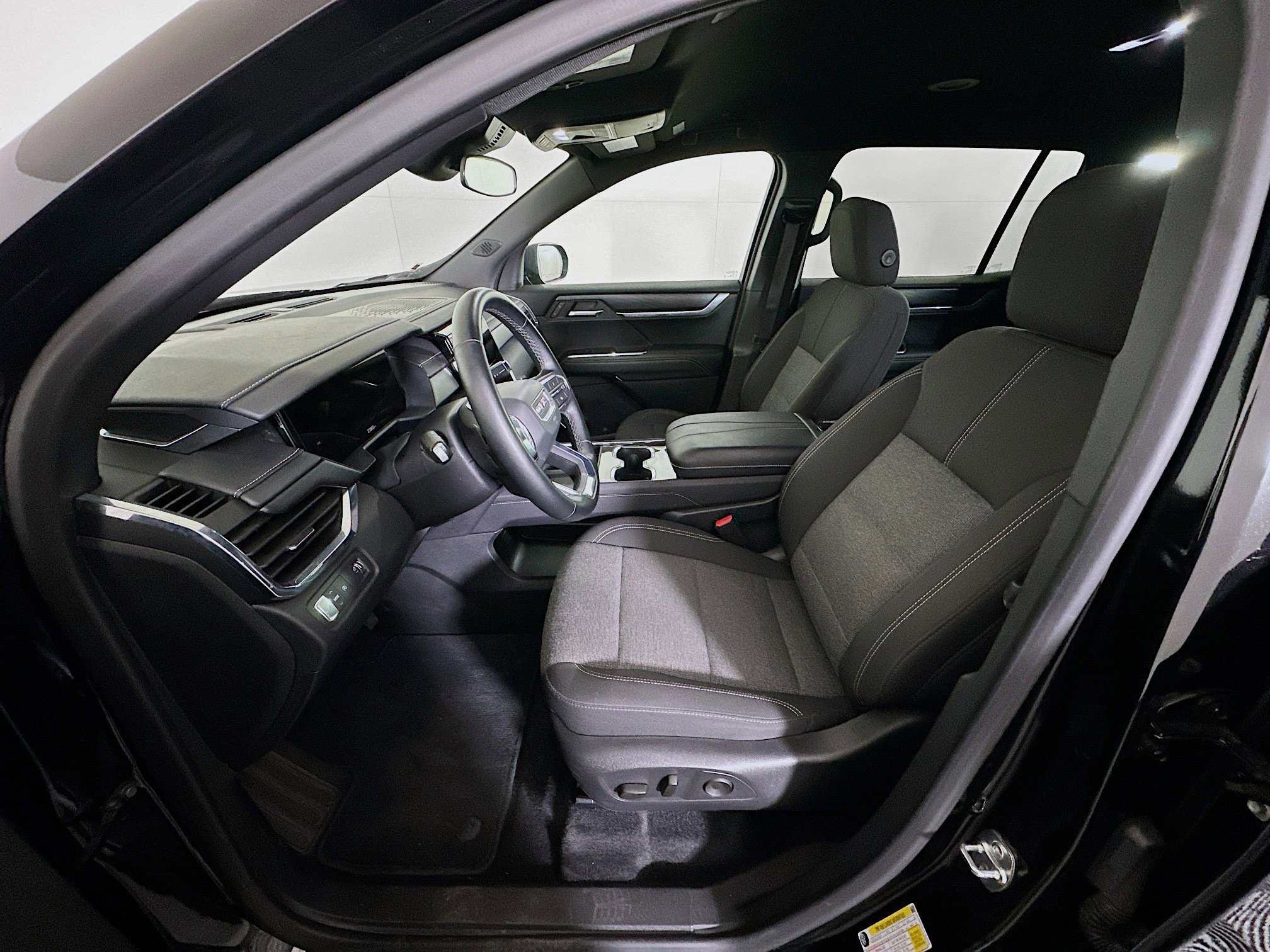 Used 2025 GMC Acadia Elevation image 13