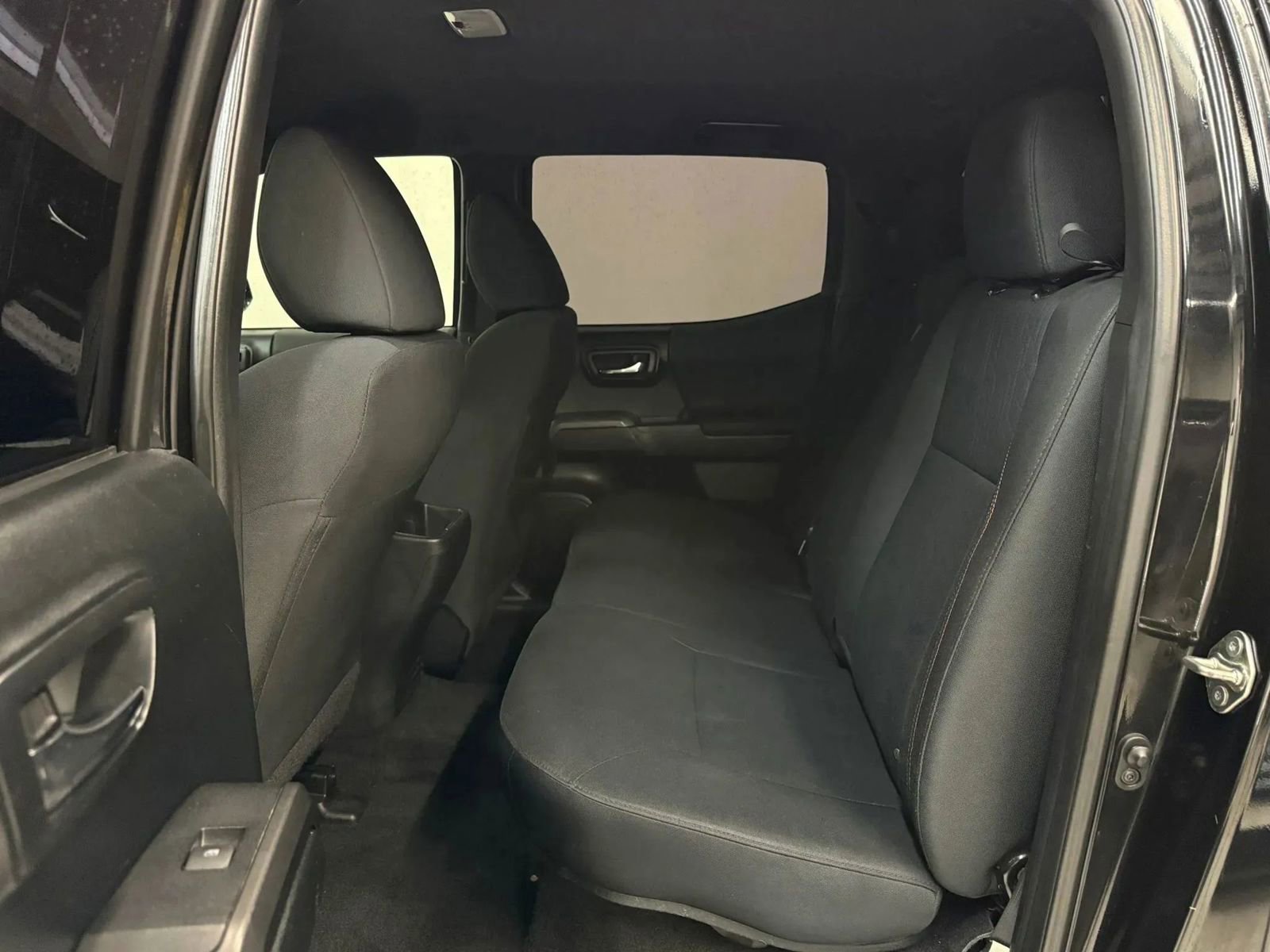 Used 2018 Toyota Tacoma TRD Sport AWD/4WD image 16