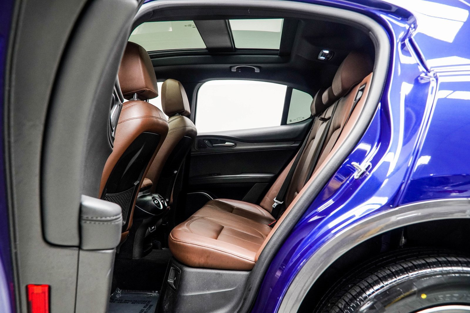 Used 2022 Alfa Romeo Stelvio Ti image 36